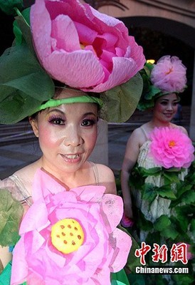 新疆油城克拉瑪依舉辦環(huán)保時裝秀倡導綠色生活(2)-中新網(wǎng)