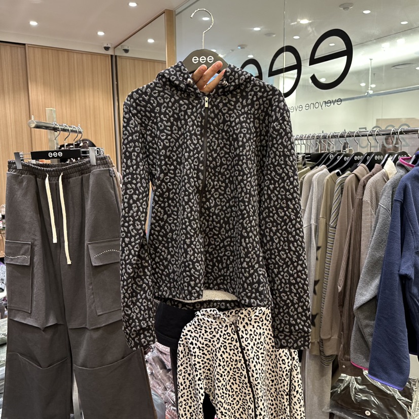 251021-0318服裝服飾批發(fā)市場趨勢與經(jīng)營策略分析