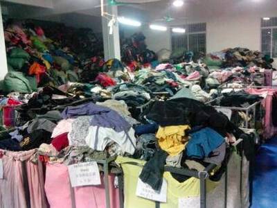 莆田公司探索綠色循環(huán)經(jīng)濟 大量舊衣服回收與簽約合作新模式引領(lǐng)服裝服飾批發(fā)行業(yè)轉(zhuǎn)型